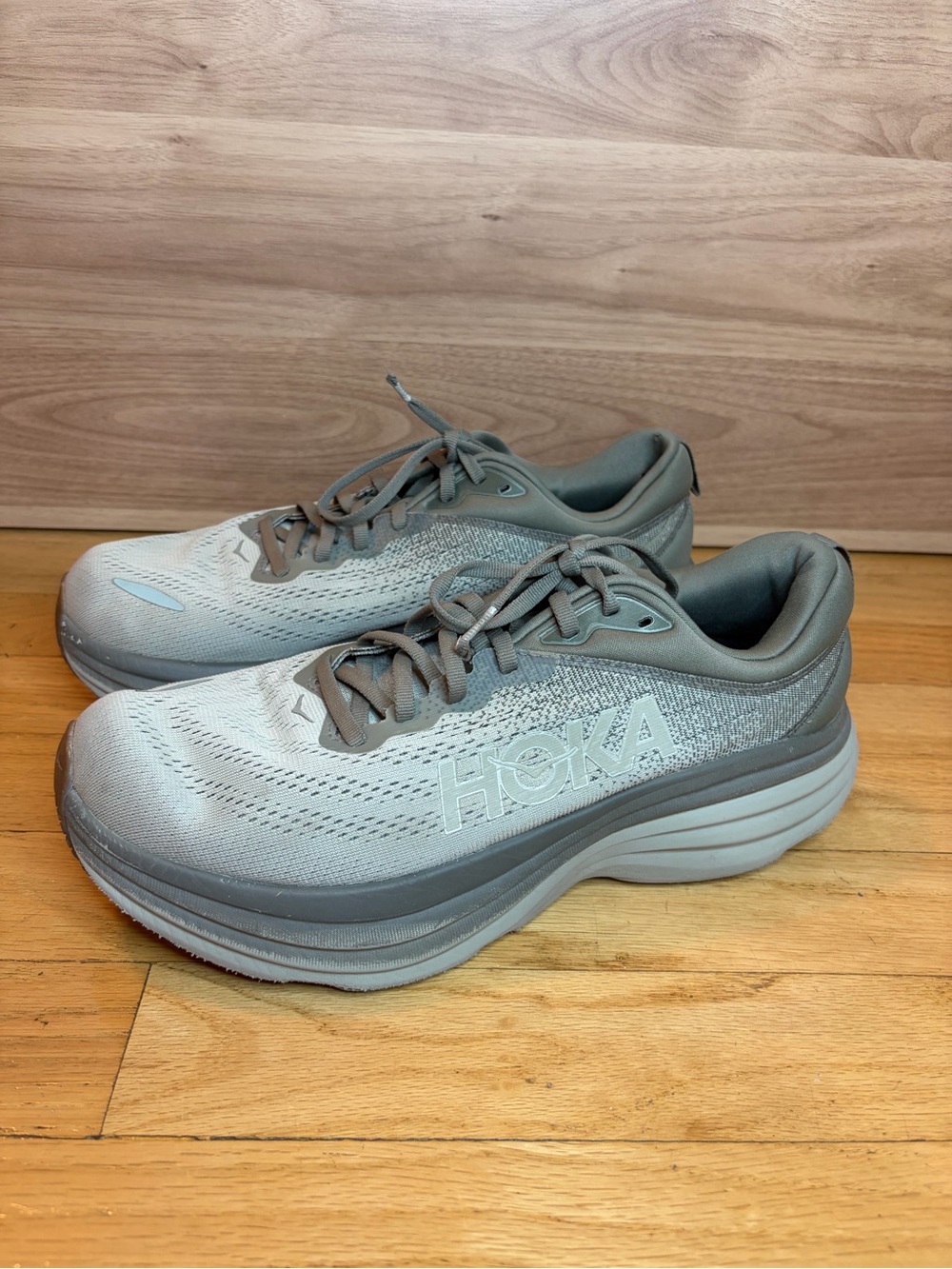 Hoka Men's Bondi 8 Sneakers in Green - Size 8.5